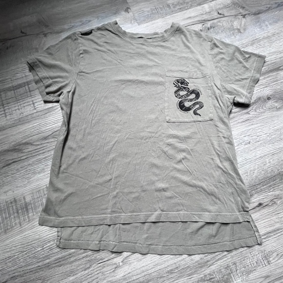 Taylor Swift Reputation Tour Snake Tshirt medium pocket tee oversized - Picture 1 of 14